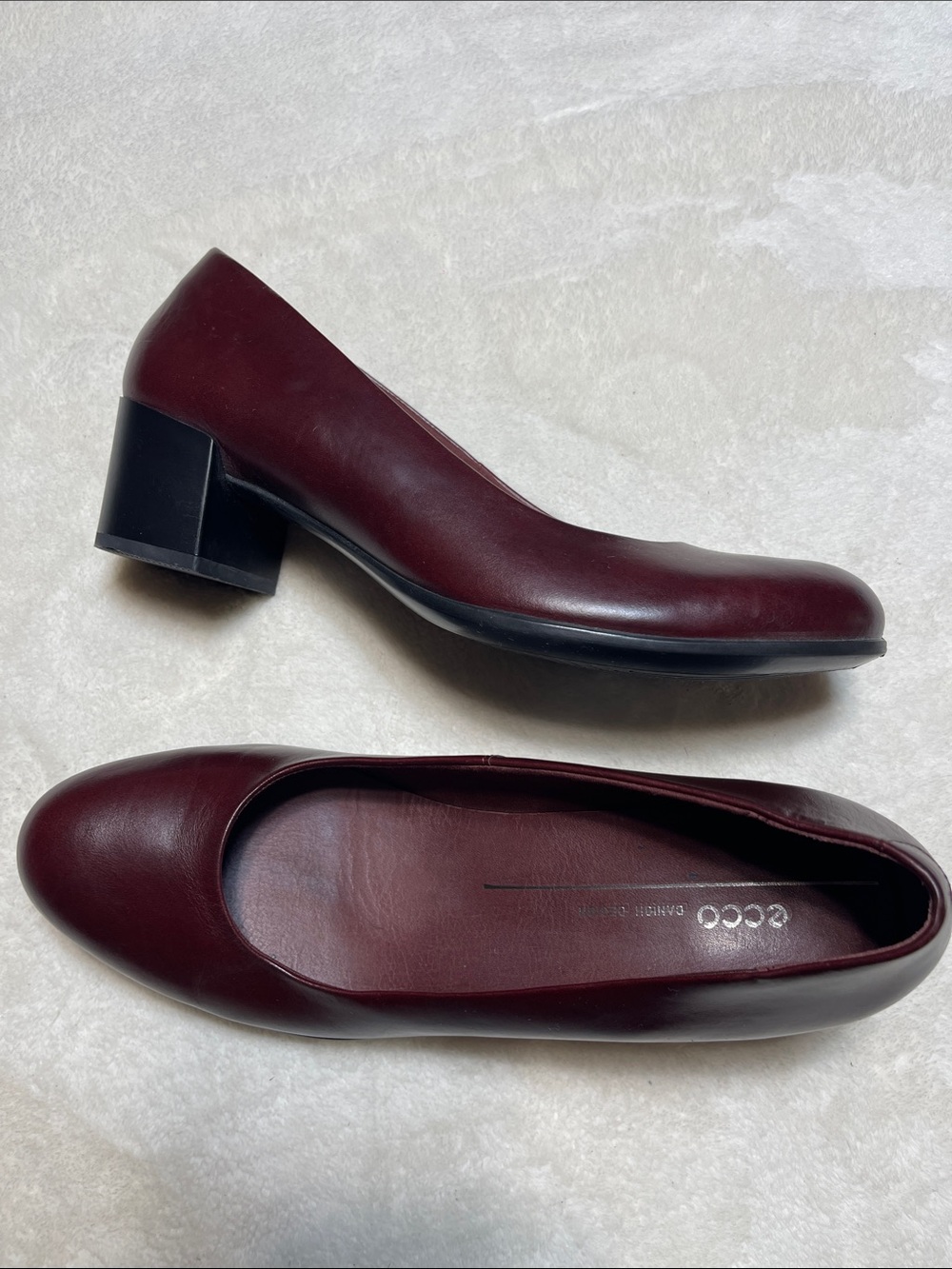 Ecco Women's Burgundy Leather Low Block Heel Pump Size 40